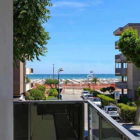 Residence Royal Rimini Bagian luar foto