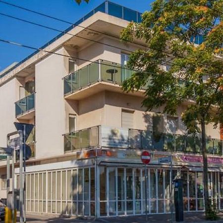 Residence Royal Rimini Bagian luar foto