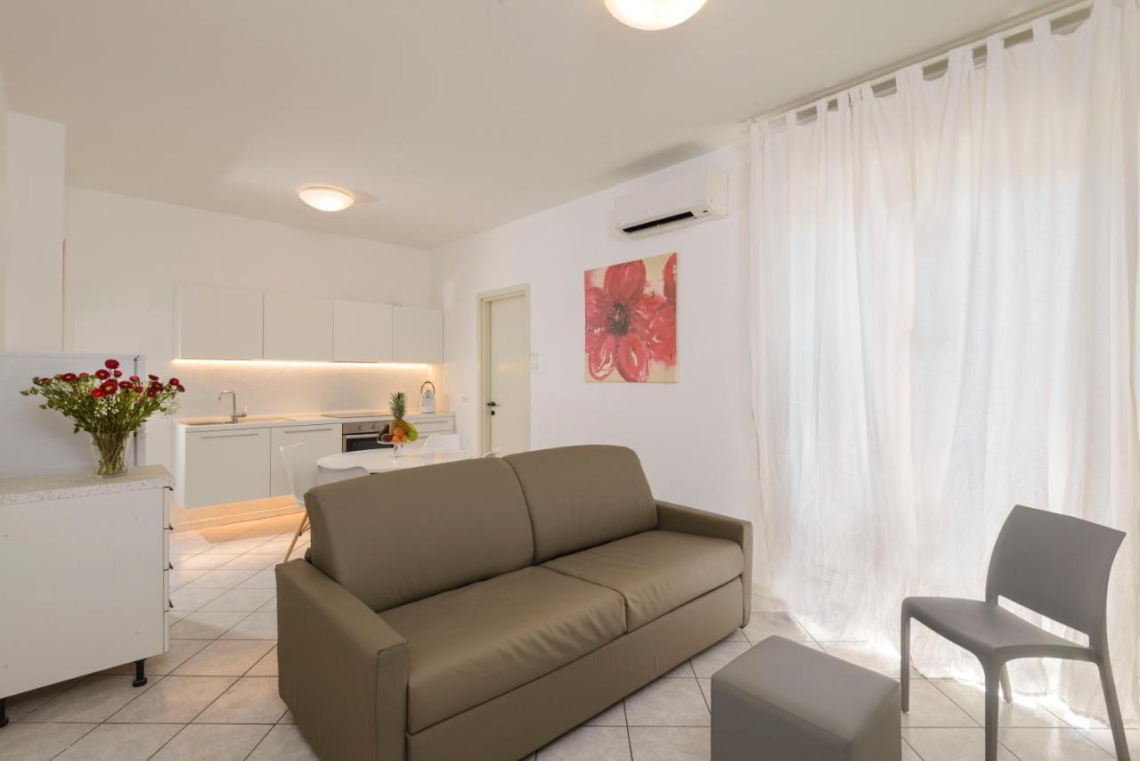 Residence Royal Rimini Bagian luar foto