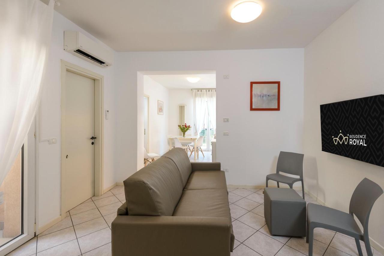 Residence Royal Rimini Bagian luar foto