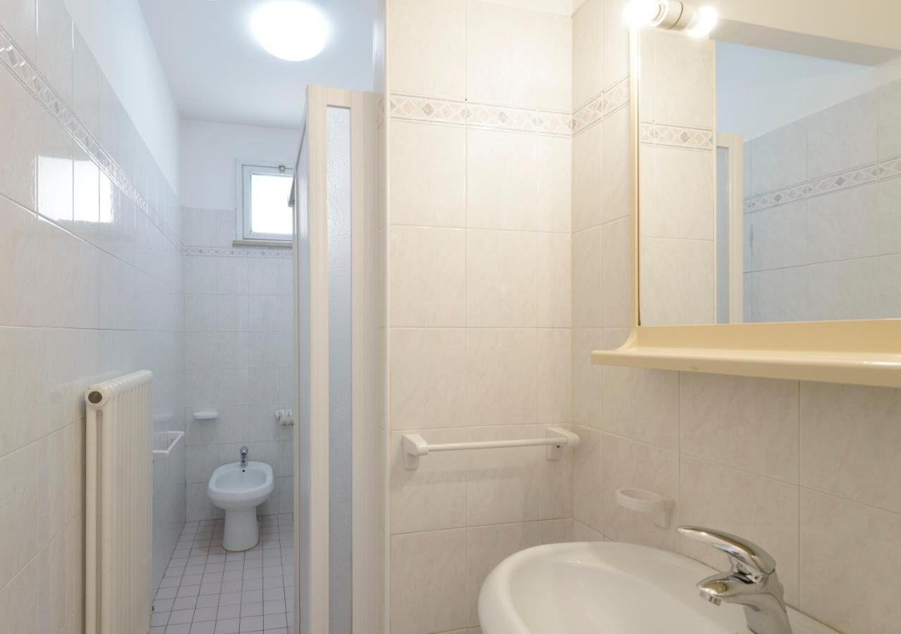 Residence Royal Rimini Bagian luar foto