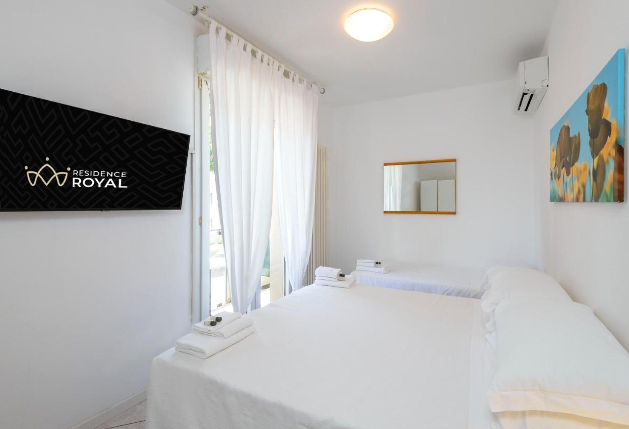 Residence Royal Rimini Bagian luar foto