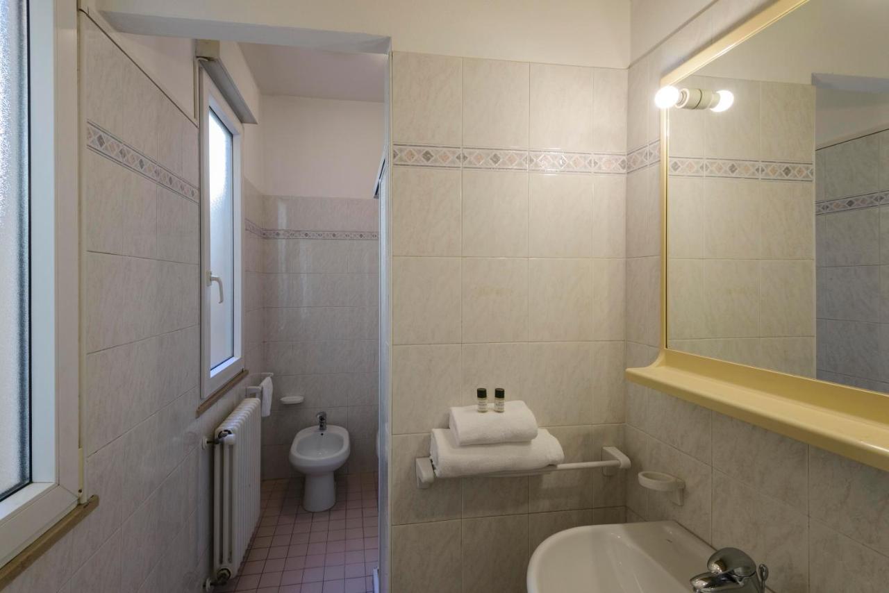 Residence Royal Rimini Bagian luar foto