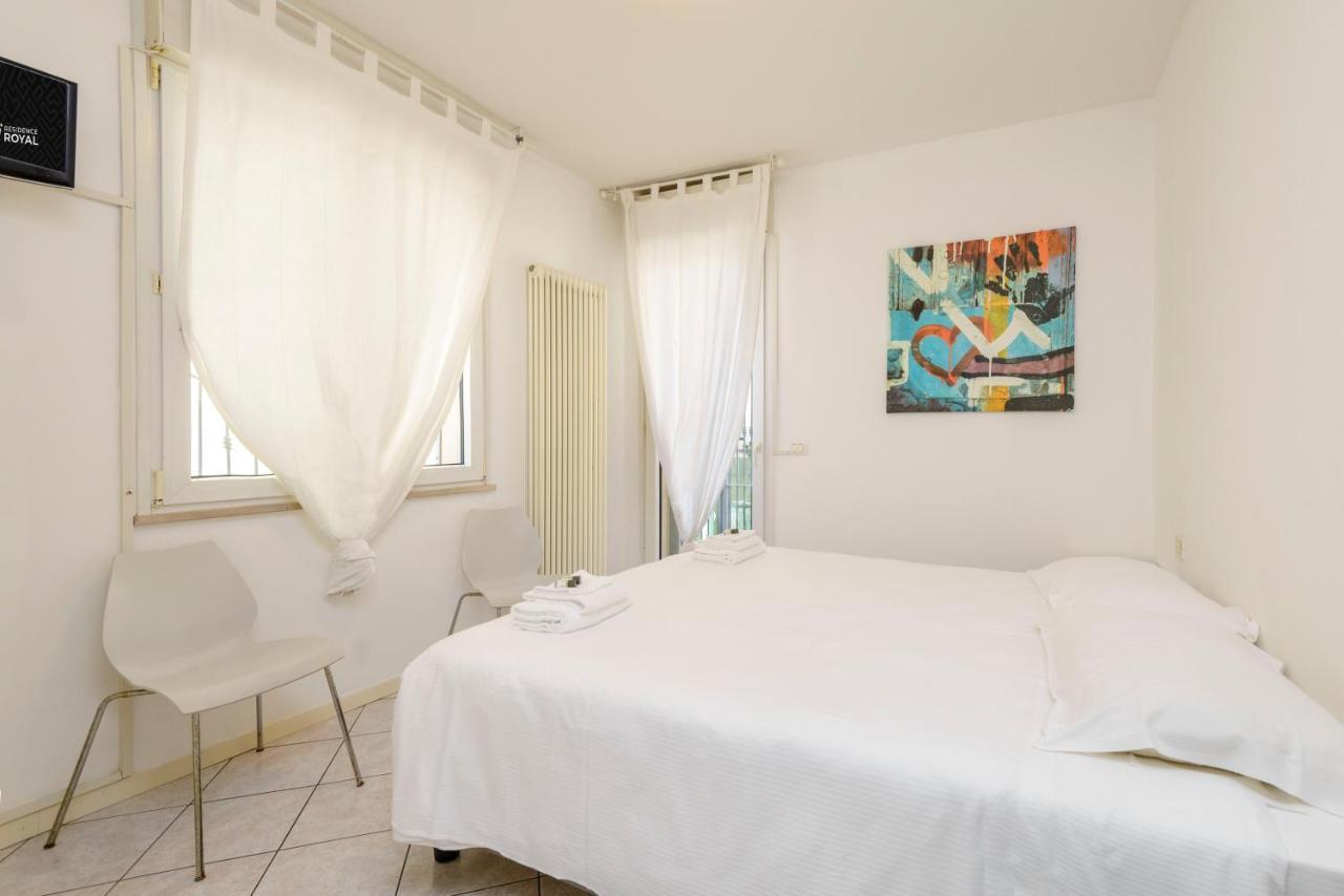 Residence Royal Rimini Bagian luar foto