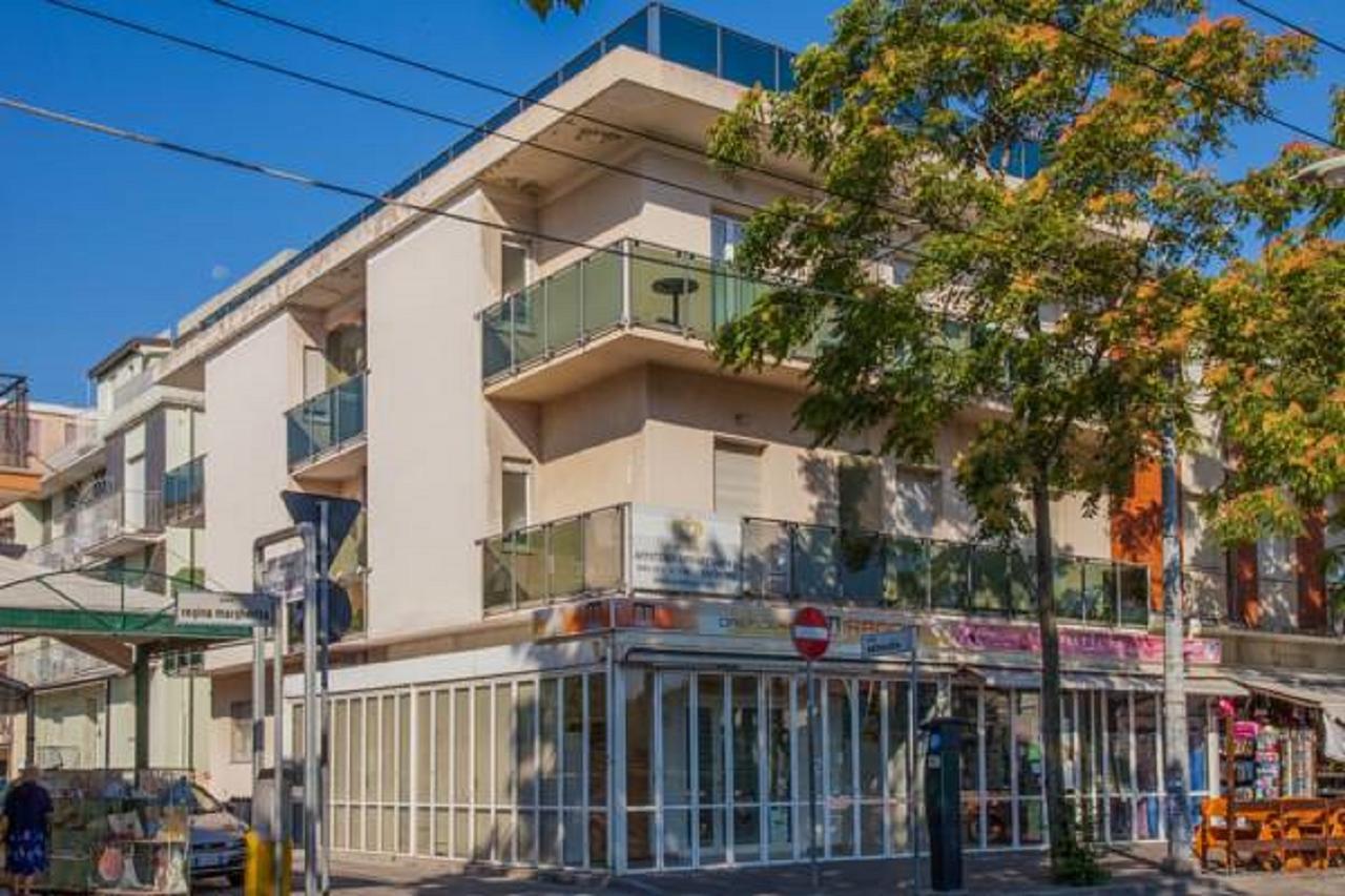 Residence Royal Rimini Bagian luar foto