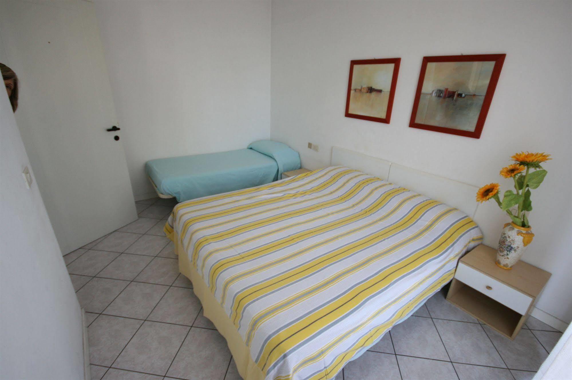 Residence Royal Rimini Bagian luar foto