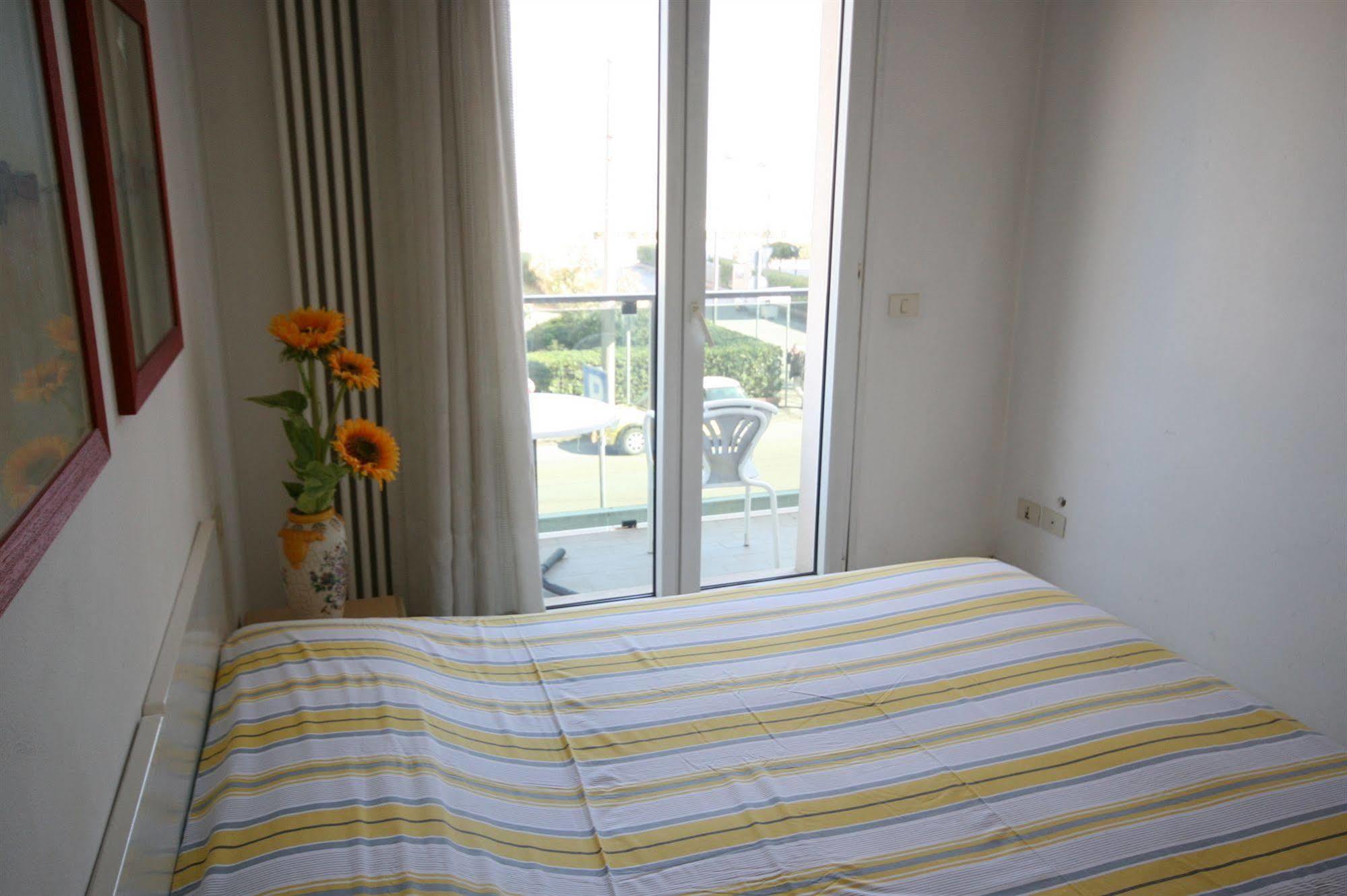 Residence Royal Rimini Bagian luar foto
