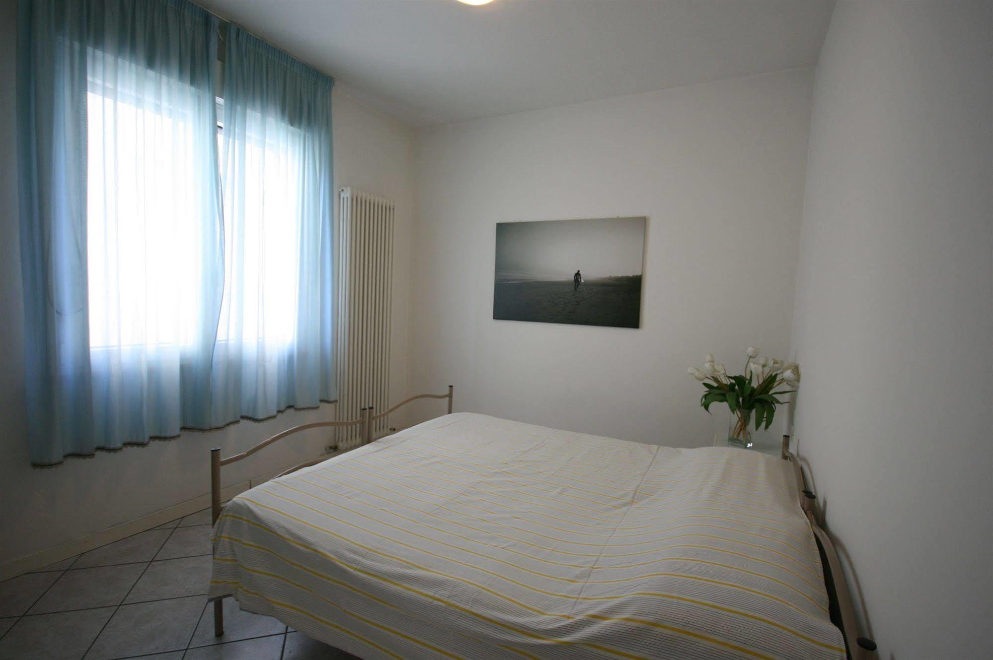 Residence Royal Rimini Bagian luar foto