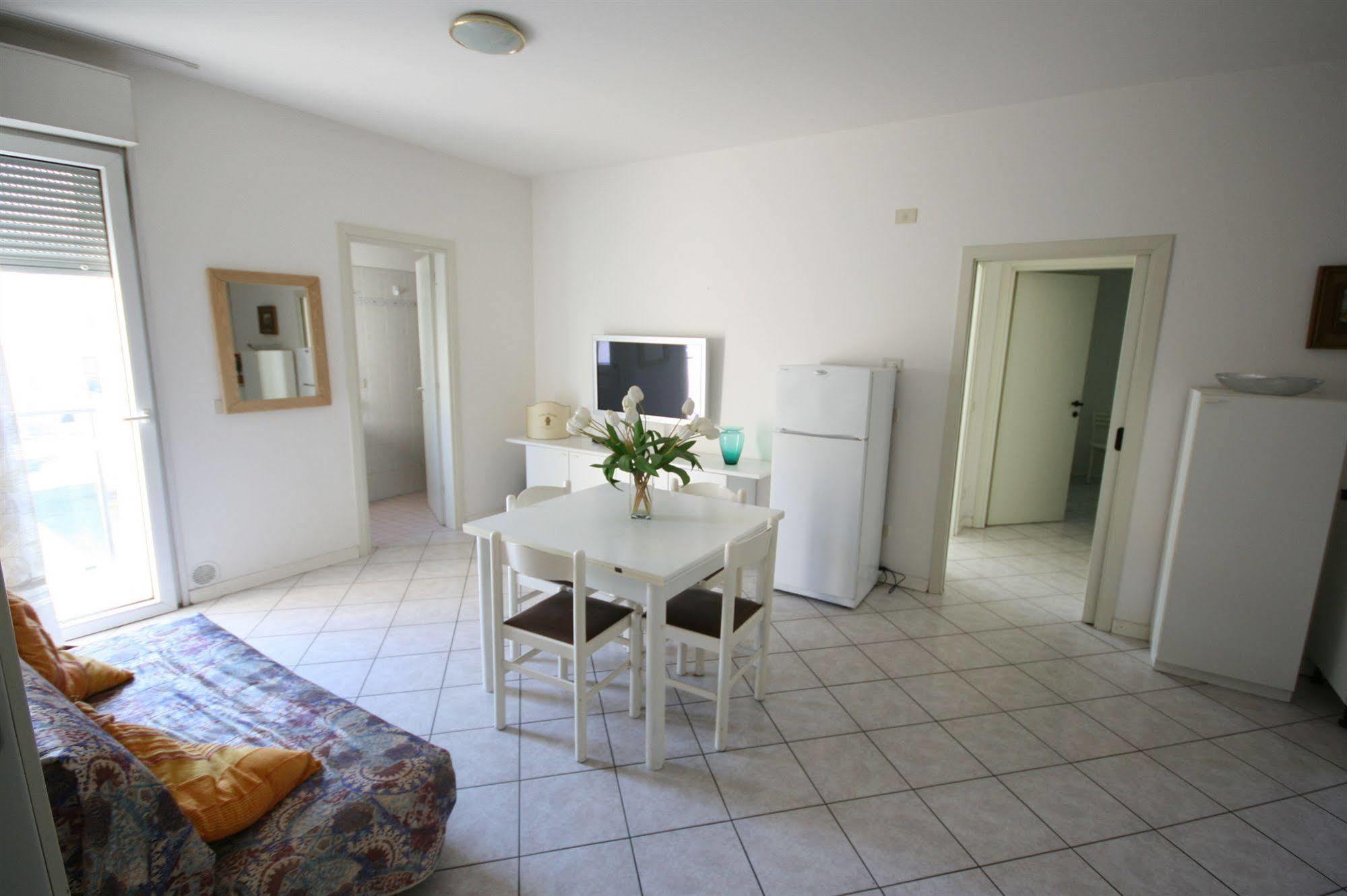 Residence Royal Rimini Bagian luar foto