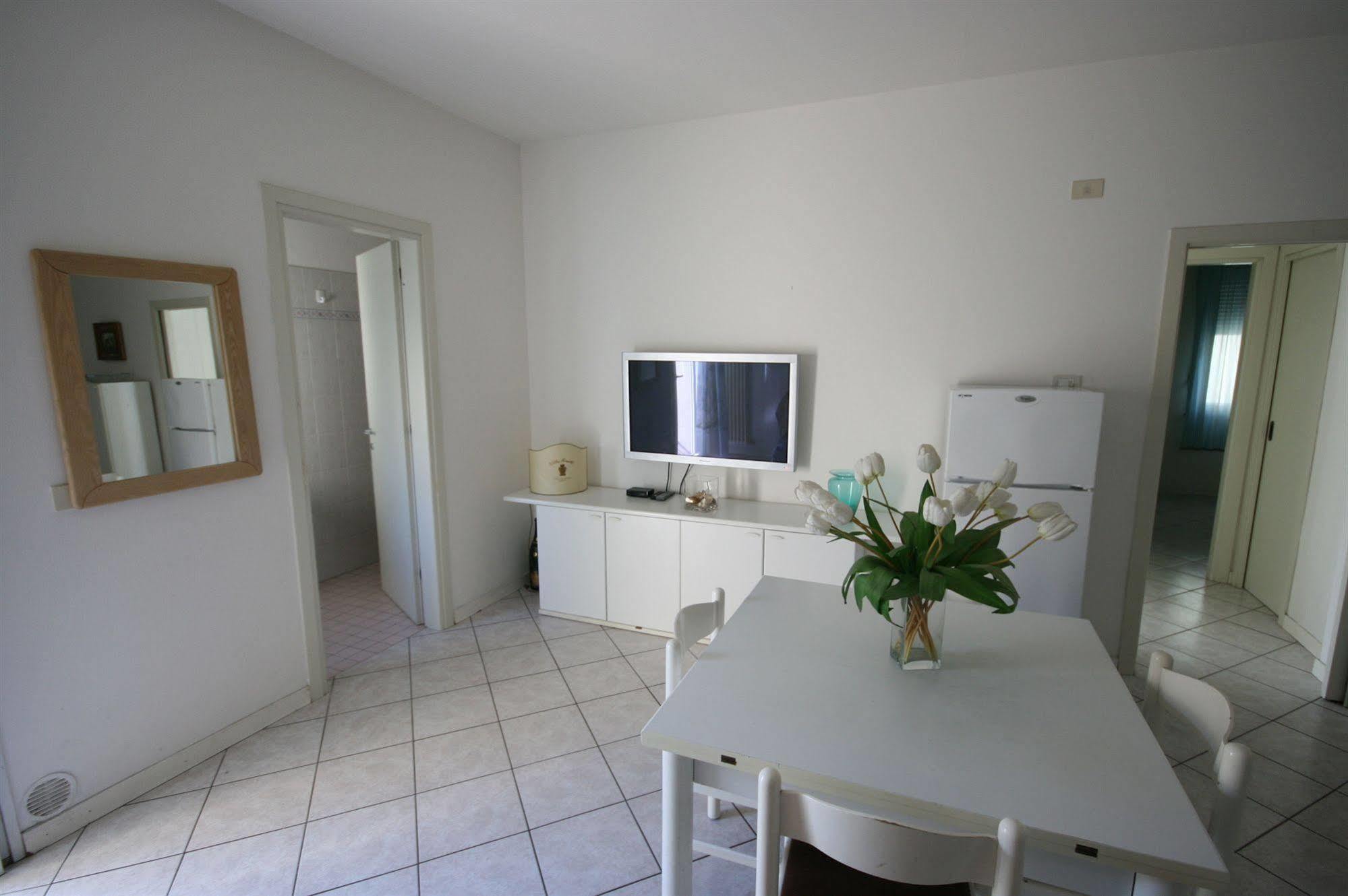 Residence Royal Rimini Bagian luar foto