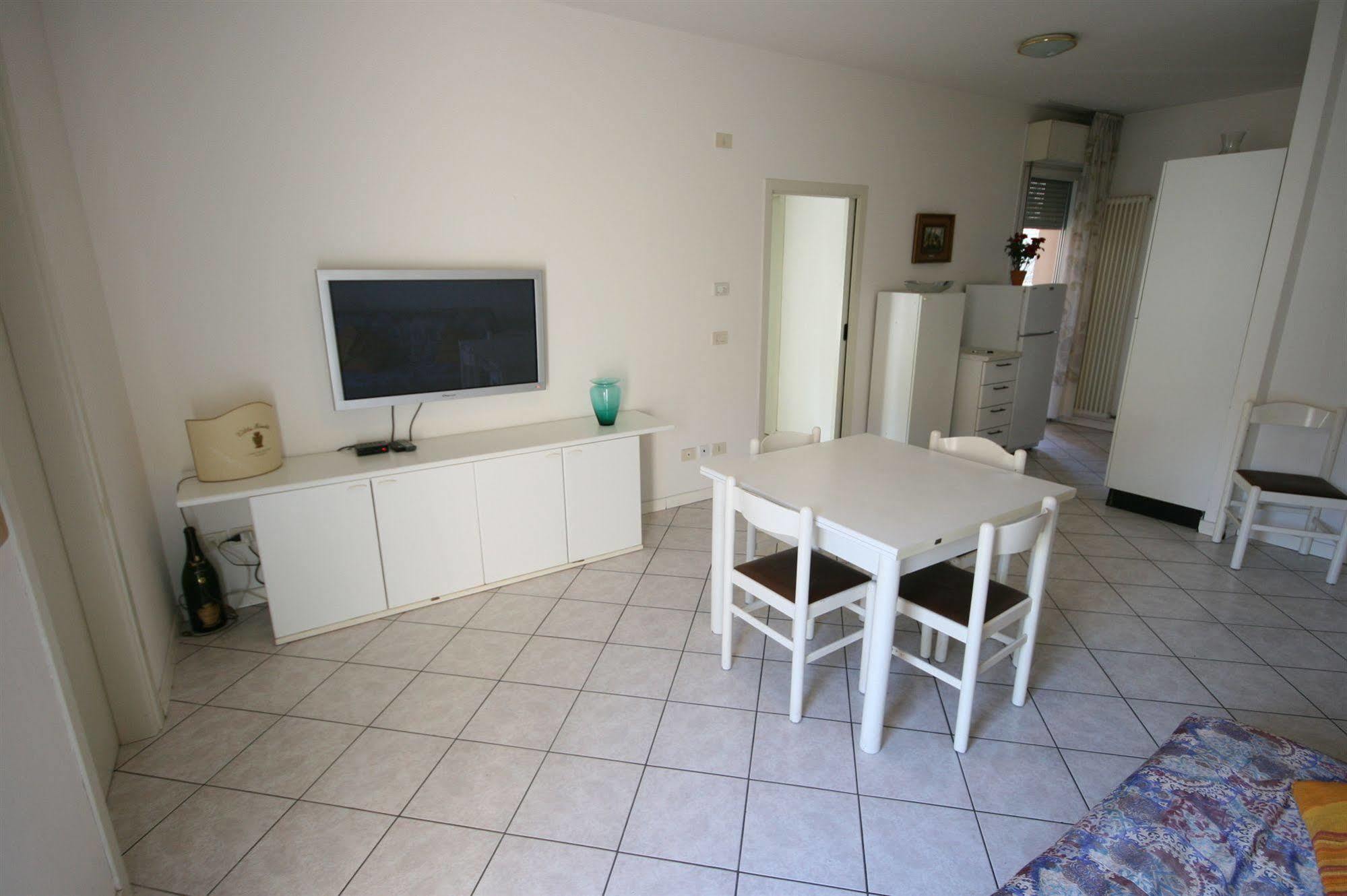 Residence Royal Rimini Bagian luar foto