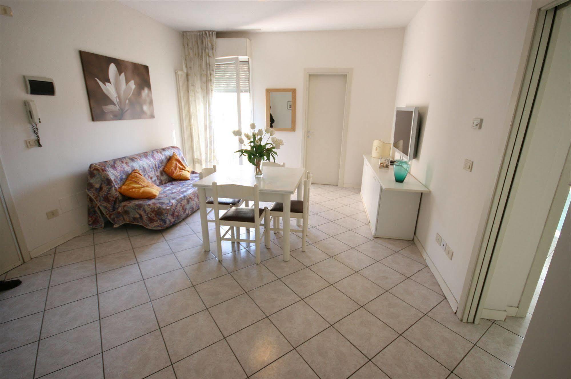 Residence Royal Rimini Bagian luar foto