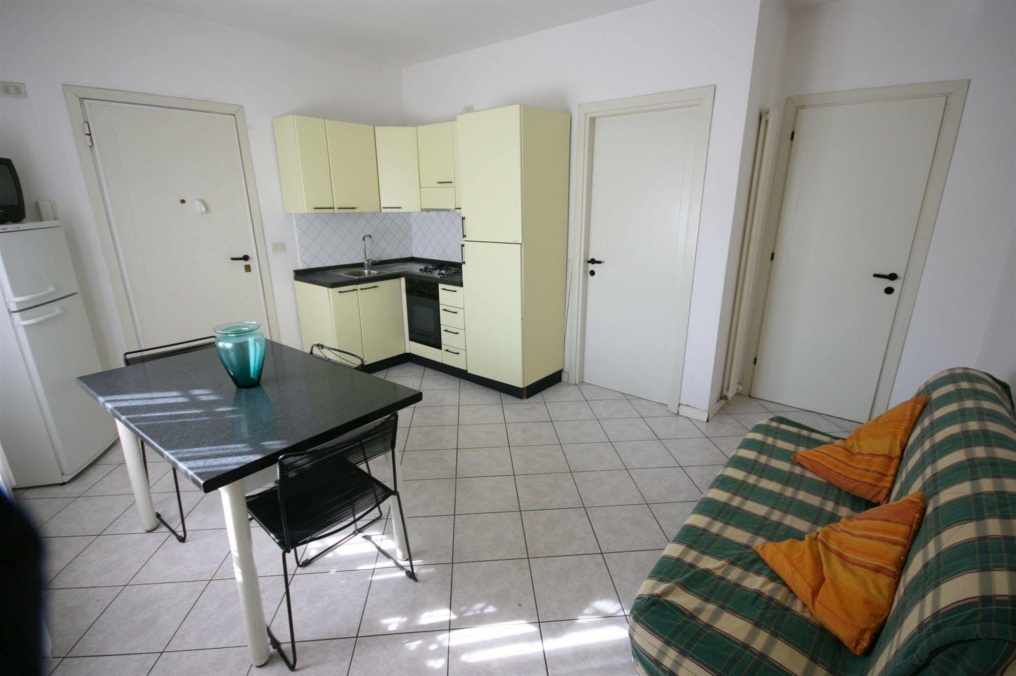 Residence Royal Rimini Bagian luar foto