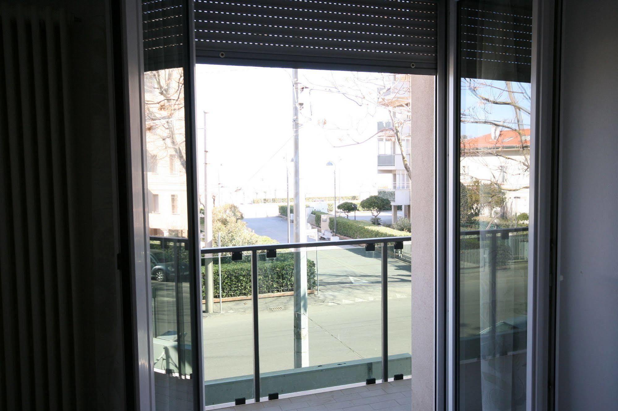 Residence Royal Rimini Bagian luar foto